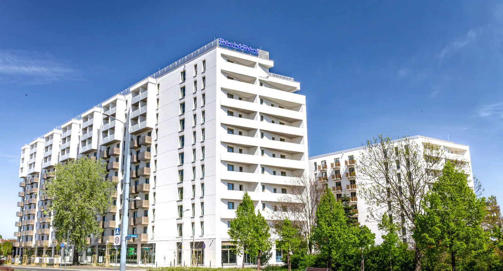 Budynek Resi4Rent Wrocław Bardzka